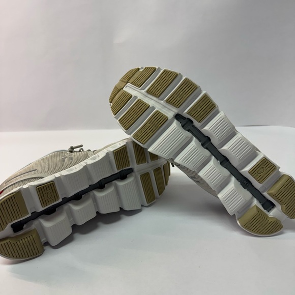 New women’s on cloud size 8 On Running Cloudx light beige shoes - Picture 5 of 5